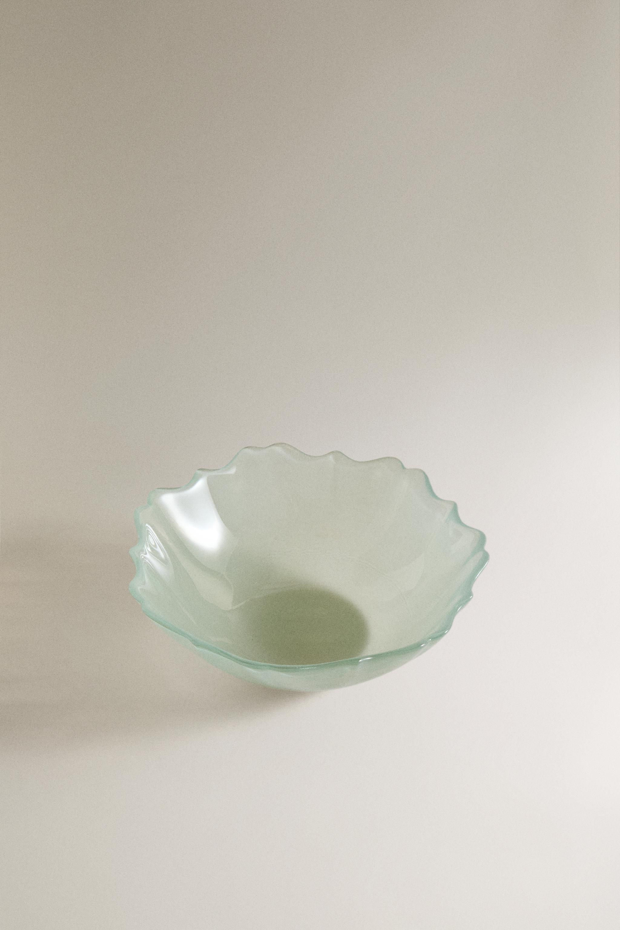 WAVY GLASS BOWL